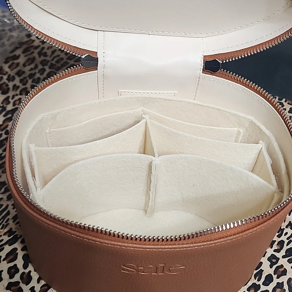 Saie Vanity - Picture 3 of 3